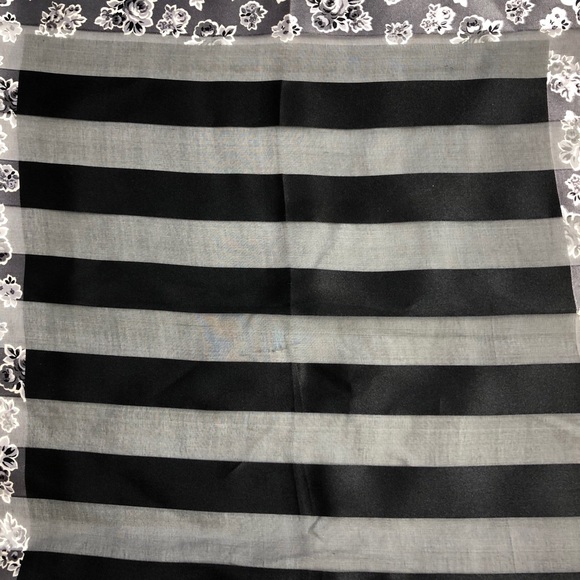 Echo Scarf - Picture 3 of 8